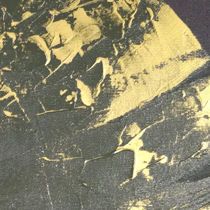 Close do dourado metálico sobre a folha verde